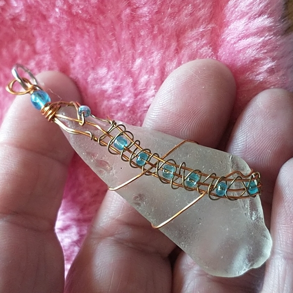 NWT Beautiful Handcrafted Canadian ๐จ๐ฆ Beach Glass Pendant - Picture 3 of 5